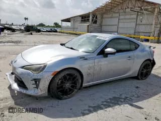 ✅ 2019 Toyota 86 GT • VIN: JF1ZNAE11K9703045 • Лот: 63347535. Опубликован ранее на Copart с пробегом 52 080 миль. Бесплатный доступ к архиву аукционных продаж из США и подробный отчёт об истории автомобиля на DreamBid. Изображение 1.