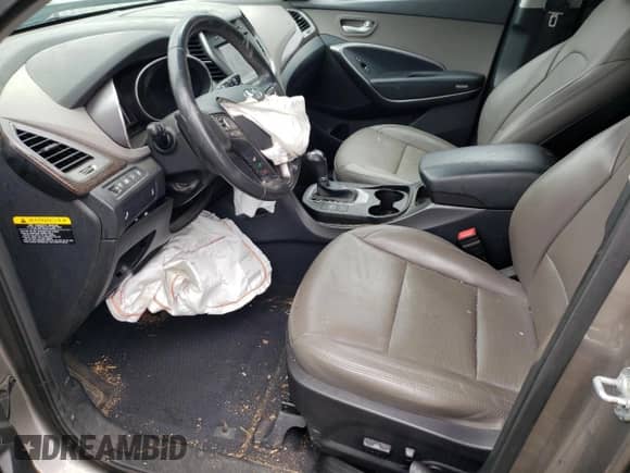 ✅ 2017 Hyundai Santa Fe 2.4L • VIN: 5NMZUDLB1HH002383 • Lot: 39117593. Wystawiony na Copart z przebiegiem Nie podano mil. Skorzystaj z bezpłatnego archiwum sprzedaży aukcyjnych z USA i zobacz szczegółowy raport historii pojazdu na DreamBid. Zdjęcie 7.