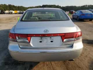 2008 Hyundai Azera Limited z VIN KMHFC46F28A288254, wystawiony jako Copart lot #75008404 z przebiegiem 136 084 mil mil oraz Szkoda całkowita • Salvage title. Historia ofert i sprzedaży dostępna na DreamBid. Obrazek 6.