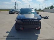 ✅ 2019 Jeep Cherokee Trailhawk Elite • VIN: 1C4PJMBX4KD137211 • Lot: 43194371. Wystawiony na IAAI z przebiegiem 112 621 mil. Bezpłatny archiwum sprzedaży aukcyjnych z USA i szczegółowy raport historii pojazdu na DreamBid. Zdjęcie 12.