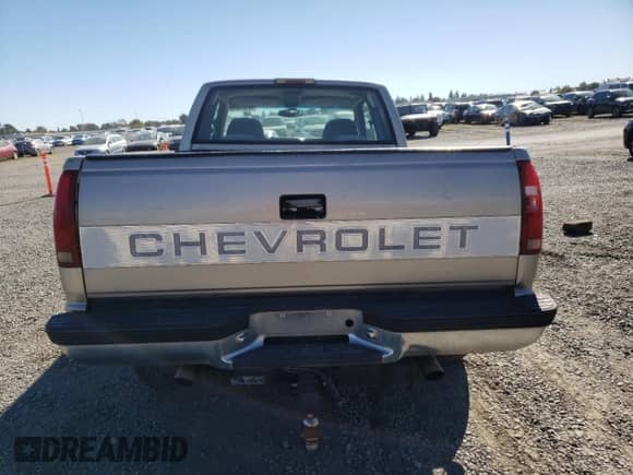1997 Chevrolet Silverado 1500 z VIN 2GCEK19R8V1243476, wystawiony jako Copart lot #90307375 z przebiegiem 175 661 mil mil oraz Szkoda całkowita • Salvage title. Historia ofert i sprzedaży dostępna na DreamBid. Obrazek 6.