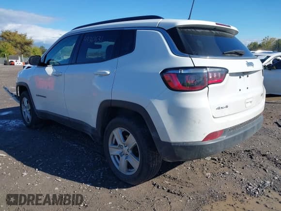 ✅ 2022 Jeep Compass Latitude • VIN: 3C4NJDBB3NT176785 • Lot: 43361631. Listed on IAAI with 22,928 mi. Free auction sales archive from the USA and detailed vehicle history report at DreamBid. Image 3.