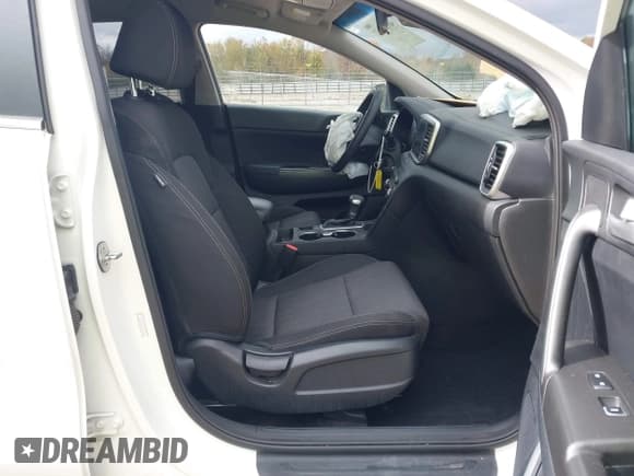 ✅ 2020 Kia Sportage LX • VIN: KNDPMCAC9L7814902 • Lot: 43580162. Wystawiony na IAAI z przebiegiem 106 153 mil. Bezpłatny archiwum sprzedaży aukcyjnych z USA i szczegółowy raport historii pojazdu na DreamBid. Zdjęcie 5.