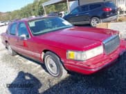 ✅ 1994 Lincoln Town Car Executive • VIN: 1LNLM81W3RY704691 • Lot: 43693759. Wystawiony na IAAI z przebiegiem Nie podano. Bezpłatny archiwum sprzedaży aukcyjnych z USA i szczegółowy raport historii pojazdu na DreamBid. Zdjęcie 1.