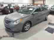 2013 Hyundai Sonata GLS z VIN 5NPEB4AC7DH717214, wystawiony jako IAAI lot #43457748 z przebiegiem 52 839 mil mil oraz . Historia ofert i sprzedaży dostępna na DreamBid. Obrazek 17.