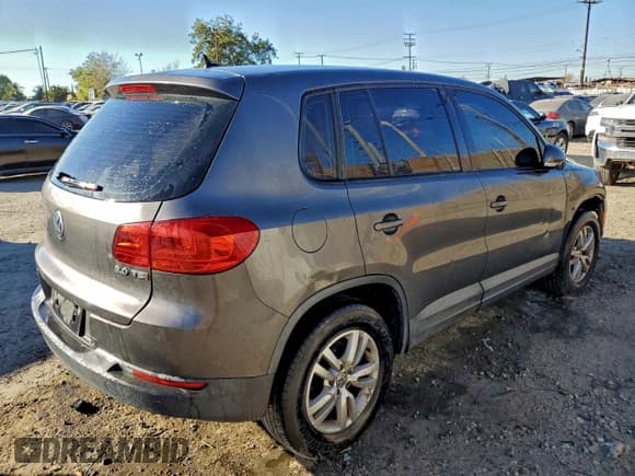 ✅ 2012 Volkswagen Tiguan S • VIN: WVGAV7AX8CW004725 • Lot: 95784145. Listed on Copart with 137,246 mi. Free auction sales archive from the USA and detailed vehicle history report at DreamBid. Image 3.