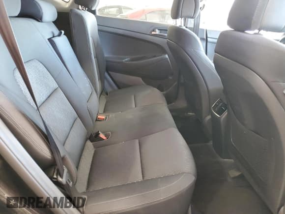 ✅ 2017 Hyundai Tucson Sport • VIN: KM8J3CA20HU434853 • Лот: 82310885. Опубликован ранее на Copart с пробегом 82 725 миль. Бесплатный доступ к архиву аукционных продаж из США и подробный отчёт об истории автомобиля на DreamBid. Изображение 11.