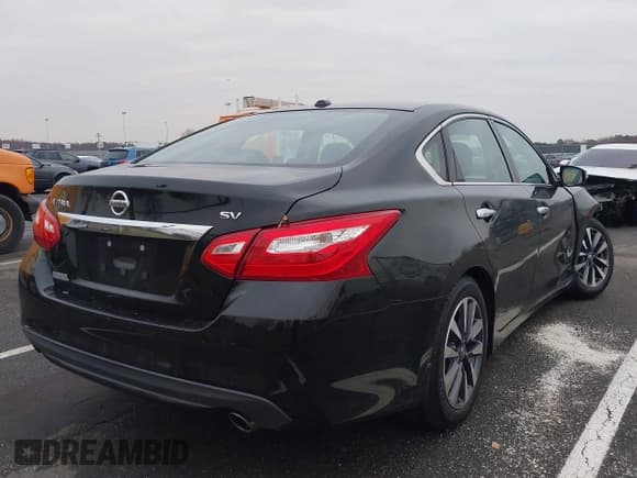 ✅ 2017 Nissan Altima SV • VIN: 1N4AL3AP6HC161980 • Lot: 43747593. Wystawiony na IAAI z przebiegiem 28 995 mil. Bezpłatny archiwum sprzedaży aukcyjnych z USA i szczegółowy raport historii pojazdu na DreamBid. Zdjęcie 4.