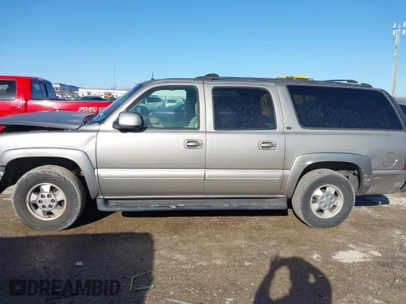 ✅ 2002 Chevrolet Suburban LS • VIN: 1GNEC16Z32J125040 • Лот: 41657503. Опубликован ранее на IAAI с пробегом 382 737 миль. Бесплатный доступ к архиву аукционных продаж из США и подробный отчёт об истории автомобиля на DreamBid. Изображение 14.