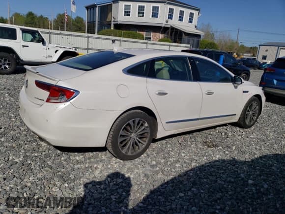 ✅ 2019 Buick LaCrosse Essence • VIN: 1G4ZP5SS5KU103937 • Lot: 54405395. Wystawiony na Copart z przebiegiem 106 708 mil. Bezpłatny archiwum sprzedaży aukcyjnych z USA i szczegółowy raport historii pojazdu na DreamBid. Zdjęcie 3.