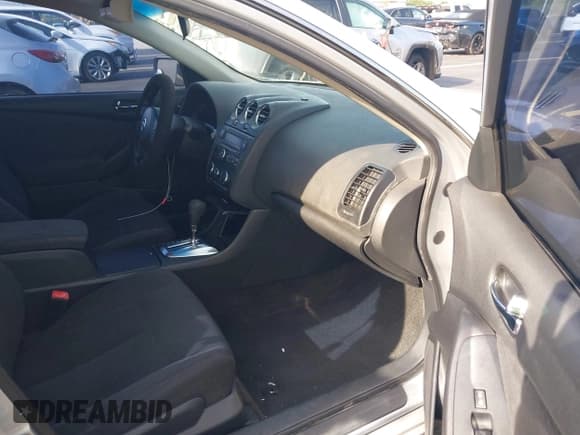 ✅ 2011 Nissan Altima Hybrid • VIN: 1N4CL2AP4BC185009 • Lot: 42492837. Listed on IAAI with 199,006 mi. Free auction sales archive from the USA and detailed vehicle history report at DreamBid. Image 5.