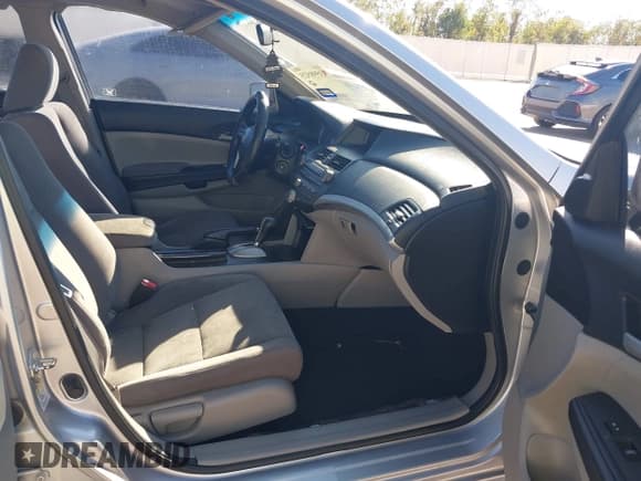 ✅ 2012 Honda Accord LX Premium • VIN: 1HGCP2F4XCA018374 • Лот: 43598525. Опубликован ранее на IAAI с пробегом 141 812 миль. Бесплатный доступ к архиву аукционных продаж из США и подробный отчёт об истории автомобиля на DreamBid. Изображение 5.