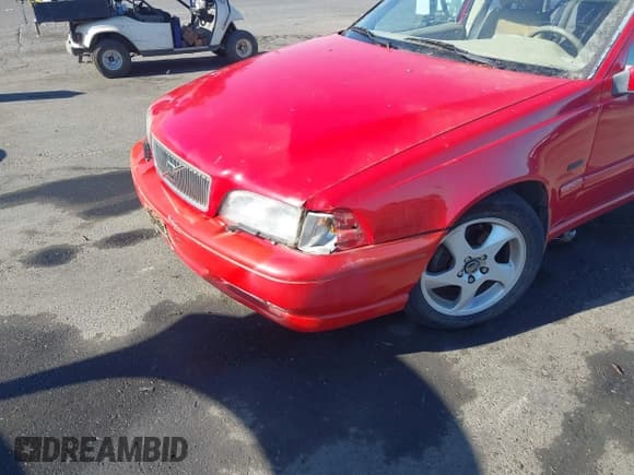 ✅ 1998 Volvo S70 T5 • VIN: YV1LS5372W2552538 • Lot: 43013285. Wystawiony na IAAI z przebiegiem 71 961 mil. Bezpłatny archiwum sprzedaży aukcyjnych z USA i szczegółowy raport historii pojazdu na DreamBid. Zdjęcie 6.