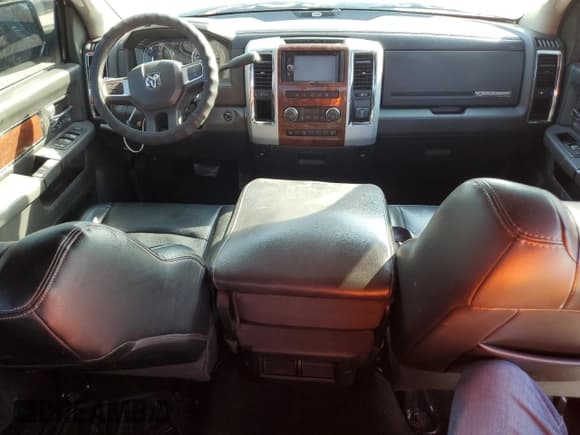 ✅ 2010 Dodge 1500 SLT • VIN: 1D7RB1CT6AS101682 • Lot: 43105495. Wystawiony na Copart z przebiegiem 158 848 mil. Bezpłatny archiwum sprzedaży aukcyjnych z USA i szczegółowy raport historii pojazdu na DreamBid. Zdjęcie 8.