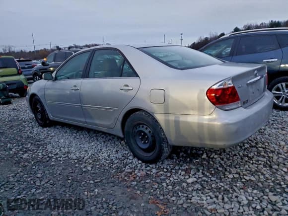 ✅ 2005 Toyota Camry LE • VIN: 4T1BE30K25U546243 • Лот: 94566195. Опубликован ранее на Copart с пробегом 202 508 миль. Бесплатный доступ к архиву аукционных продаж из США и подробный отчёт об истории автомобиля на DreamBid. Изображение 2.