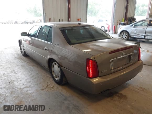 ✅ 2004 Cadillac DeVille DHS • VIN: 1G6KE57YX4U217561 • Lot: 42605132. Listed on IAAI with 206,391 mi. Free auction sales archive from the USA and detailed vehicle history report at DreamBid. Image 3.