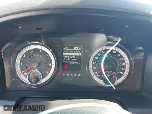 2019 Ram 1500 Tradesman z VIN 1C6RR6FTXKS515121, wystawiony jako IAAI lot #43425831 z przebiegiem 133 890 mil mil oraz . Historia ofert i sprzedaży dostępna na DreamBid. Obrazek 7.