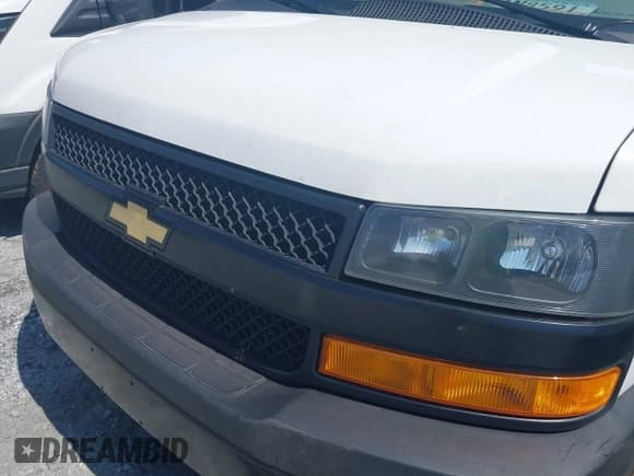 ✅ 2023 Chevrolet Express Passenger LS • VIN: 1GAZGNFP7P1133565 • Lot: 42298735. Wystawiony na IAAI z przebiegiem 132 269 mil. Bezpłatny archiwum sprzedaży aukcyjnych z USA i szczegółowy raport historii pojazdu na DreamBid. Zdjęcie 6.