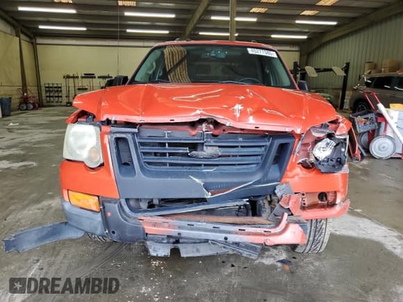 ✅ 2007 Ford Explorer XLT • VIN: 1FMEU73897UA37325 • Lot: 45277585. Wystawiony na Copart z przebiegiem 105 869 mil. Bezpłatny archiwum sprzedaży aukcyjnych z USA i szczegółowy raport historii pojazdu na DreamBid. Zdjęcie 5.