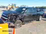 2017 Chevrolet Silverado 1500 LT с VIN 1GCVKREC8HZ370451, выставлен на аукционе IAAI как лот 43483397 с пробегом 117 110 миль миль и . История ставок и продаж доступна на DreamBid. Изображение 2.