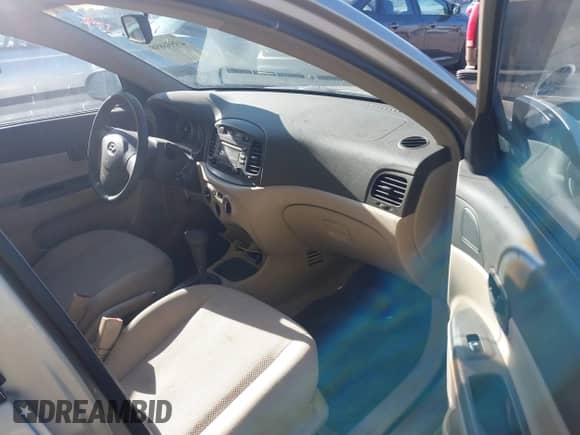 2006 Hyundai Accent GLS z VIN KMHCN46C06U009303, wystawiony jako IAAI lot #43556898 z przebiegiem 186 268 mil mil oraz . Historia ofert i sprzedaży dostępna na DreamBid. Obrazek 5.