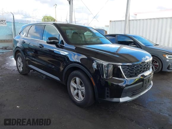 ✅ 2025 Kia Sorento LX • VIN: 5XYRG4JC1SG383074 • Lot: 43443898. Wystawiony na IAAI z przebiegiem 1 908 mil. Bezpłatny archiwum sprzedaży aukcyjnych z USA i szczegółowy raport historii pojazdu na DreamBid. Zdjęcie 1.