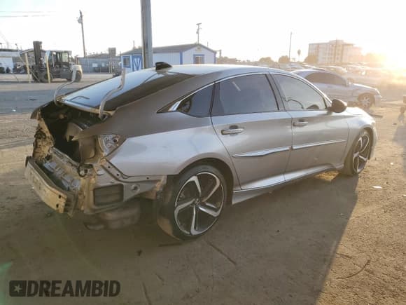 ✅ 2022 Honda Accord Sport • VIN: 1HGCV1F34NA023032 • Lot: 91834025. Wystawiony na Copart z przebiegiem 29 636 mil. Bezpłatny archiwum sprzedaży aukcyjnych z USA i szczegółowy raport historii pojazdu na DreamBid. Zdjęcie 3.