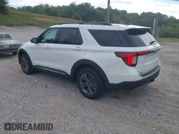 ✅ 2025 Ford Explorer Active • VIN: 1FMUK8DHXSGA70668 • Lot: 43329976. Listed on IAAI with 6,294 mi. Free auction sales archive from the USA and detailed vehicle history report at DreamBid. Image 3.