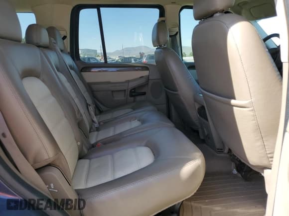 ✅ 2005 Ford Explorer Eddie Bauer • VIN: 1FMDU74E15UB20339 • Lot: 62145185. Wystawiony na Copart z przebiegiem 118 081 mil. Bezpłatny archiwum sprzedaży aukcyjnych z USA i szczegółowy raport historii pojazdu na DreamBid. Zdjęcie 11.