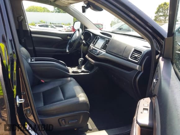 ✅ 2017 Toyota Highlander XLE • VIN: 5TDJZRFH0HS370238 • Lot: 42161298. Listed on IAAI with 123,601 mi. Free auction sales archive from the USA and detailed vehicle history report at DreamBid. Image 5.