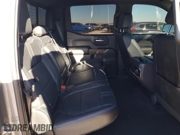 ✅ 2020 Chevrolet Silverado 1500 High Country • VIN: 3GCPWFED2LG400749 • Lot: 85888304. Wystawiony na Copart z przebiegiem 86 773 mil. Bezpłatny archiwum sprzedaży aukcyjnych z USA i szczegółowy raport historii pojazdu na DreamBid. Zdjęcie 11.