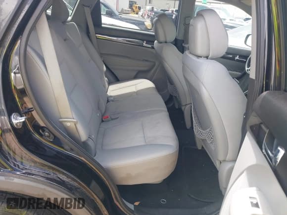 ✅ 2011 Kia Sorento LX • VIN: 5XYKT3A15BG149896 • Lot: 42840384. Listed on IAAI with 183,629 mi. Free auction sales archive from the USA and detailed vehicle history report at DreamBid. Image 8.