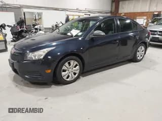 ✅ 2014 Chevrolet Cruze LS • VIN: 1G1PA5SG1E7153822 • Lot: 43535995. Wystawiony na IAAI z przebiegiem 166 563 mil. Bezpłatny archiwum sprzedaży aukcyjnych z USA i szczegółowy raport historii pojazdu na DreamBid. Zdjęcie 2.