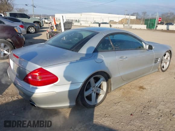 ✅ 2004 Mercedes-Benz SL 500 • VIN: WDBSK75F24F082193 • Lot: 43918943. Wystawiony na IAAI z przebiegiem Nie podano. Bezpłatny archiwum sprzedaży aukcyjnych z USA i szczegółowy raport historii pojazdu na DreamBid. Zdjęcie 4.