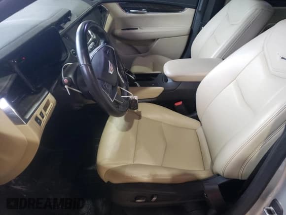 ✅ 2019 Cadillac XT5 FWD • VIN: 1GYKNARS1KZ231504 • Лот: 51952355. Опубликован ранее на Copart с пробегом 54 243 миль. Бесплатный доступ к архиву аукционных продаж из США и подробный отчёт об истории автомобиля на DreamBid. Изображение 7.