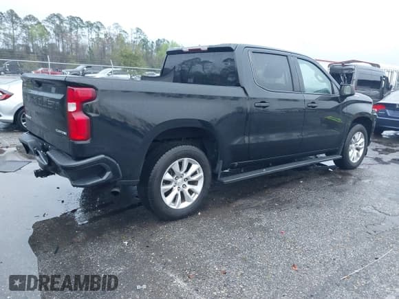 ✅ 2020 Chevrolet Silverado 1500 Custom • VIN: 3GCPWBEK7LG326171 • Lot: 41758960. Wystawiony na IAAI z przebiegiem 77 552 mil. Bezpłatny archiwum sprzedaży aukcyjnych z USA i szczegółowy raport historii pojazdu na DreamBid. Zdjęcie 4.