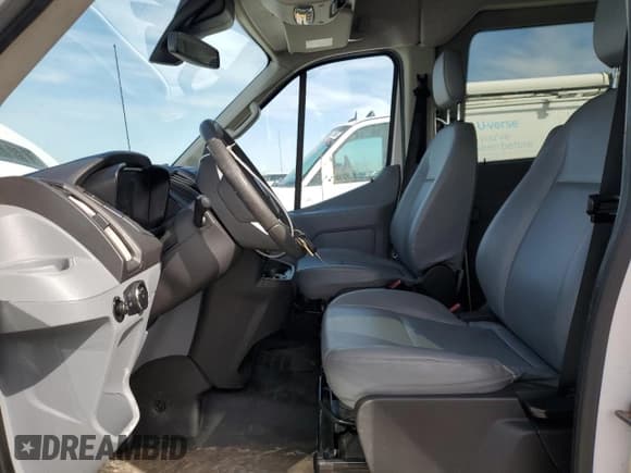 ✅ 2017 Ford Transit Passenger XL • VIN: 1FBZX2CM5HKA41788 • Lot: 49870695. Wystawiony na Copart z przebiegiem 54 225 mil. Bezpłatny archiwum sprzedaży aukcyjnych z USA i szczegółowy raport historii pojazdu na DreamBid. Zdjęcie 7.