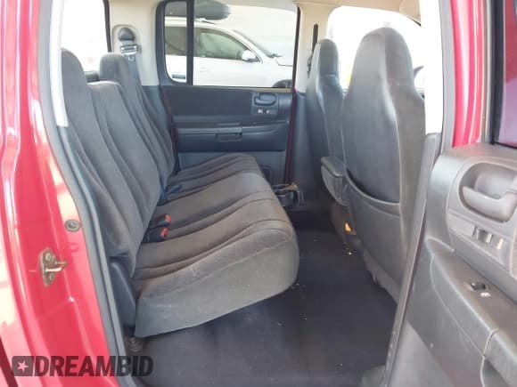 ✅ 2001 Dodge Dakota Sport • VIN: 1B7GL2AN81S106374 • Lot: 41435940. Wystawiony na IAAI z przebiegiem 183 540 mil. Bezpłatny archiwum sprzedaży aukcyjnych z USA i szczegółowy raport historii pojazdu na DreamBid. Zdjęcie 8.