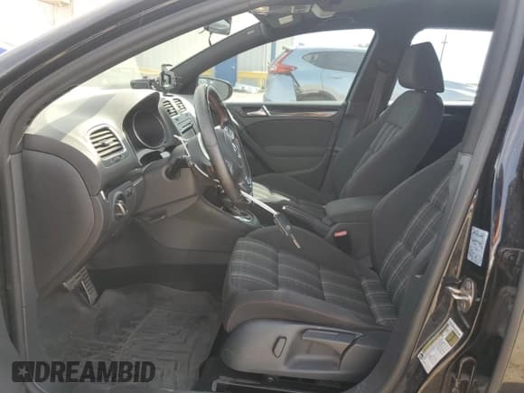 ✅ 2013 Volkswagen Golf GTI Wolfsburg Edition • VIN: WVWHV7AJXDW128608 • Lot: 51327895. Wystawiony na Copart z przebiegiem 137 962 mil. Bezpłatny archiwum sprzedaży aukcyjnych z USA i szczegółowy raport historii pojazdu na DreamBid. Zdjęcie 7.