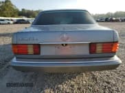 ✅ 1987 Mercedes-Benz 420 SEL • VIN: WDBCA35D4HA356737 • Lot: 81588725. Wystawiony na Copart z przebiegiem 93 934 mil. Bezpłatny archiwum sprzedaży aukcyjnych z USA i szczegółowy raport historii pojazdu na DreamBid. Zdjęcie 6.
