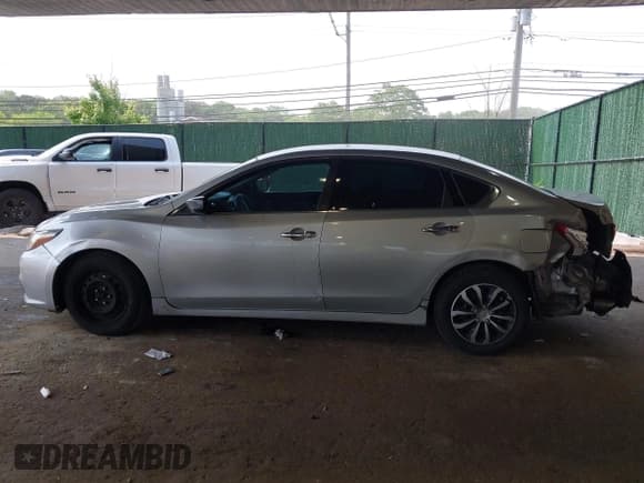 ✅ 2016 Nissan Altima S • VIN: 1N4AL3AP5GN327697 • Lot: 42422313. Listed on IAAI with 136,829 mi. Free auction sales archive from the USA and detailed vehicle history report at DreamBid. Image 15.