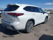 ✅ 2023 Toyota Highlander Hybrid Platinum • VIN: 5TDEBRCH6PS573059 • Лот: 41551476. Опубликован ранее на IAAI с пробегом 21 283 миль. Бесплатный доступ к архиву аукционных продаж из США и подробный отчёт об истории автомобиля на DreamBid. Изображение 4.