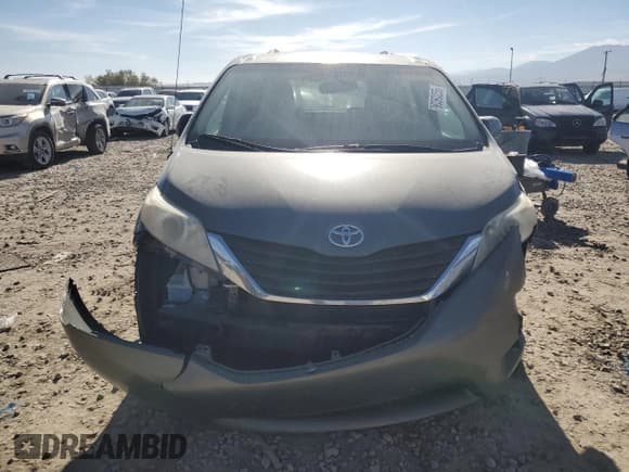 ✅ 2011 Toyota Sienna LE • VIN: 5TDKK3DC5BS148430 • Lot: 90360255. Wystawiony na Copart z przebiegiem 198 741 mil. Bezpłatny archiwum sprzedaży aukcyjnych z USA i szczegółowy raport historii pojazdu na DreamBid. Zdjęcie 5.