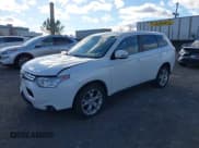 ✅ 2014 Mitsubishi Outlander GT • VIN: JA4JZ4AX2EZ003234 • Lot: 43721082. Listed on IAAI with 176,275 mi. Free auction sales archive from the USA and detailed vehicle history report at DreamBid. Image 2.