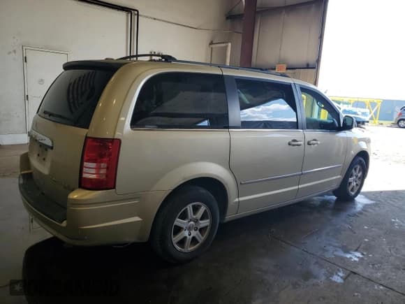 ✅ 2010 Chrysler Town & Country Touring Plus • VIN: 2A4RR8D18AR456960 • Lot: 84434365. Wystawiony na Copart z przebiegiem 171 736 mil. Bezpłatny archiwum sprzedaży aukcyjnych z USA i szczegółowy raport historii pojazdu na DreamBid. Zdjęcie 3.