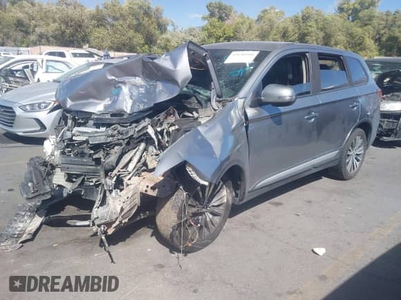 2019 Mitsubishi Outlander ES z VIN JA4AZ3A3XKZ021676, wystawiony jako IAAI lot #43196948 z przebiegiem Nie podano mil oraz . Historia ofert i sprzedaży dostępna na DreamBid. Obrazek 17.