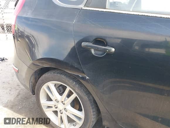 2010 Hyundai Elantra GLS z VIN KMHDC8AE1AU077144, wystawiony jako IAAI lot #41627198 z przebiegiem 136 083 mil mil oraz . Historia ofert i sprzedaży dostępna na DreamBid. Obrazek 18.