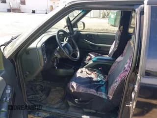 ✅ 2002 Chevrolet S-10 LS • VIN: 1GCCT19W228251043 • Лот: 42224315. Опубликован ранее на IAAI с пробегом 113 916 миль. Бесплатный доступ к архиву аукционных продаж из США и подробный отчёт об истории автомобиля на DreamBid. Изображение 5.