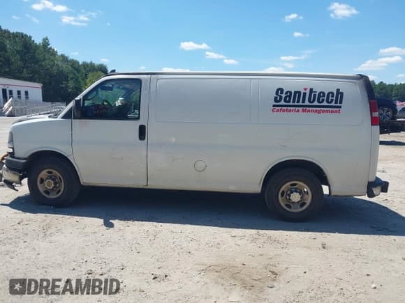 ✅ 2020 Chevrolet Express Cargo • VIN: 1GCWGAFG8L1213955 • Lot: 43087101. Wystawiony na IAAI z przebiegiem 161 890 mil. Bezpłatny archiwum sprzedaży aukcyjnych z USA i szczegółowy raport historii pojazdu na DreamBid. Zdjęcie 14.