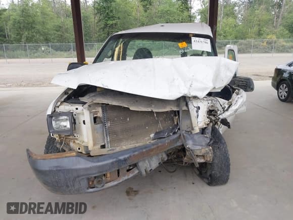 ✅ 2000 Ford F-250 XL • VIN: 1FTNF20L4YEB38990 • Lot: 42431786. Listed on IAAI with 139,952 mi. Free auction sales archive from the USA and detailed vehicle history report at DreamBid. Image 12.